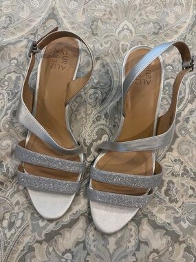Naturalizer TaimiSilver Sparkle Strappy Heels 12W